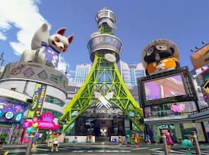The bustling Inkopolis Plaza is flanked by large statues of a fox and a tanuki